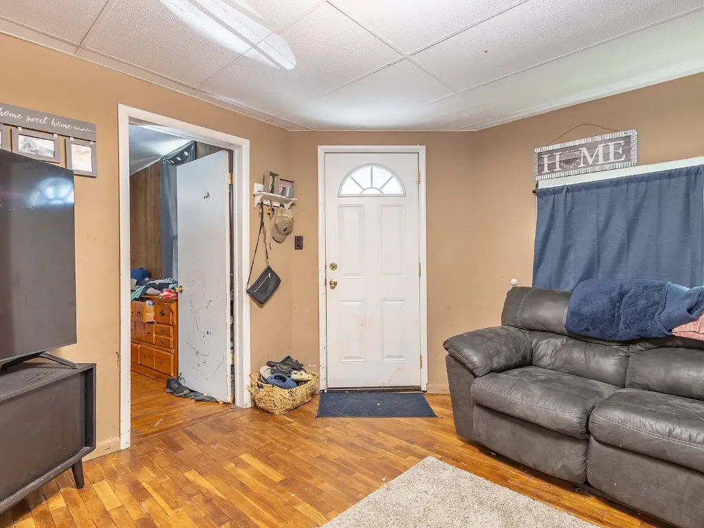 917 Elm St Shelbyville 7.webp