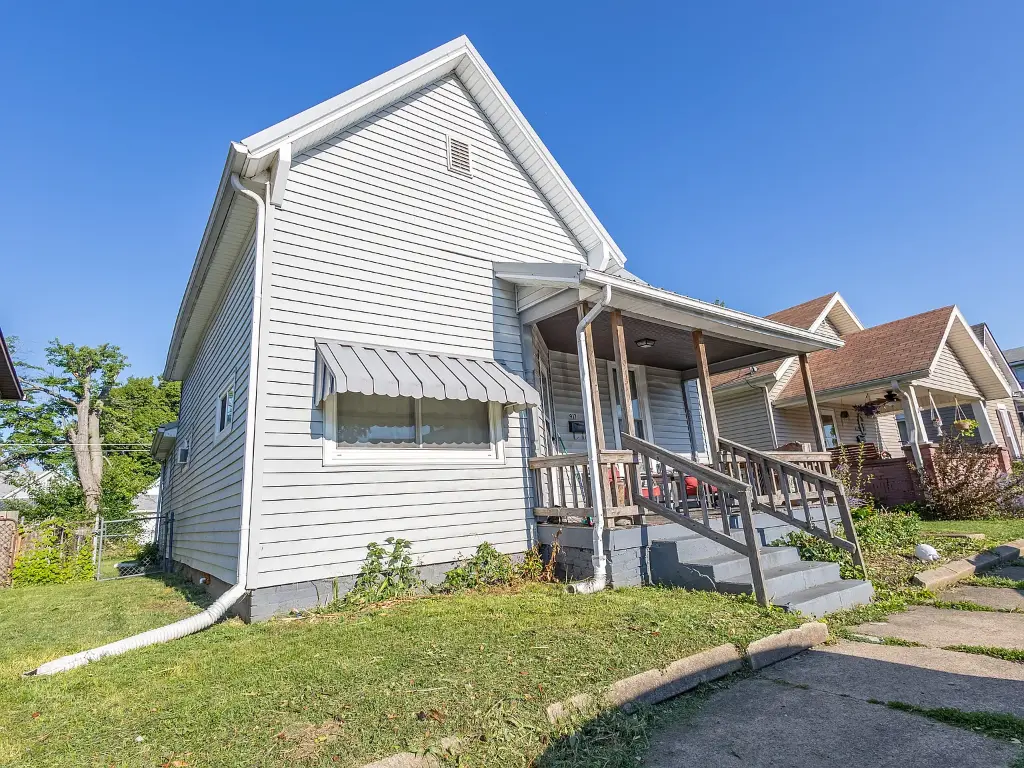 917 Elm St Shelbyville 2.webp